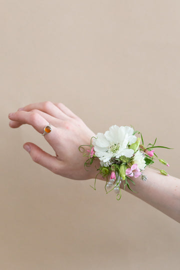Prom Flowers: DIY Boutonnières & Corsages, Thursday, April 9