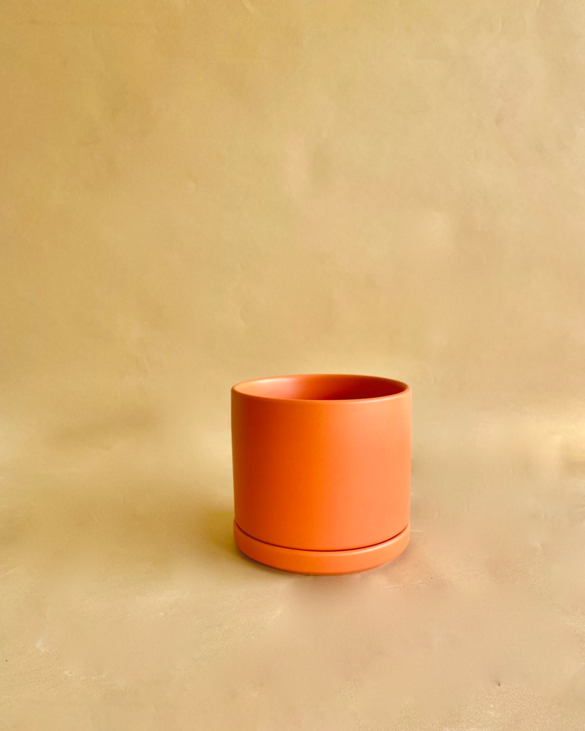 Solid Goods Ceramic Cylinder with Saucer