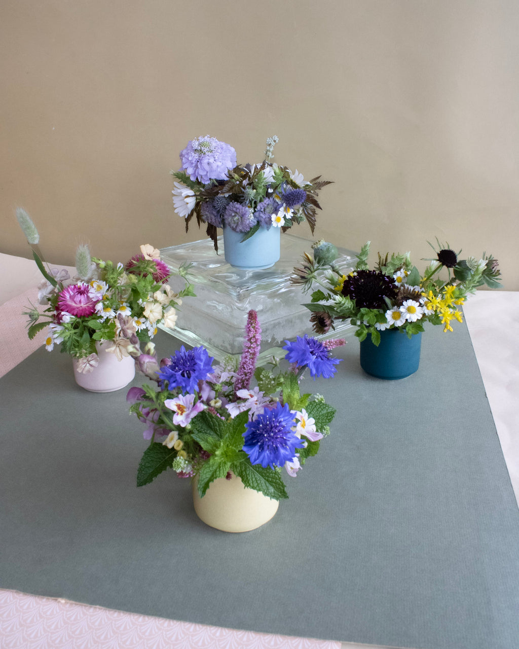 Tiny Duo: Mini Vase Arranging, Sunday, August 16